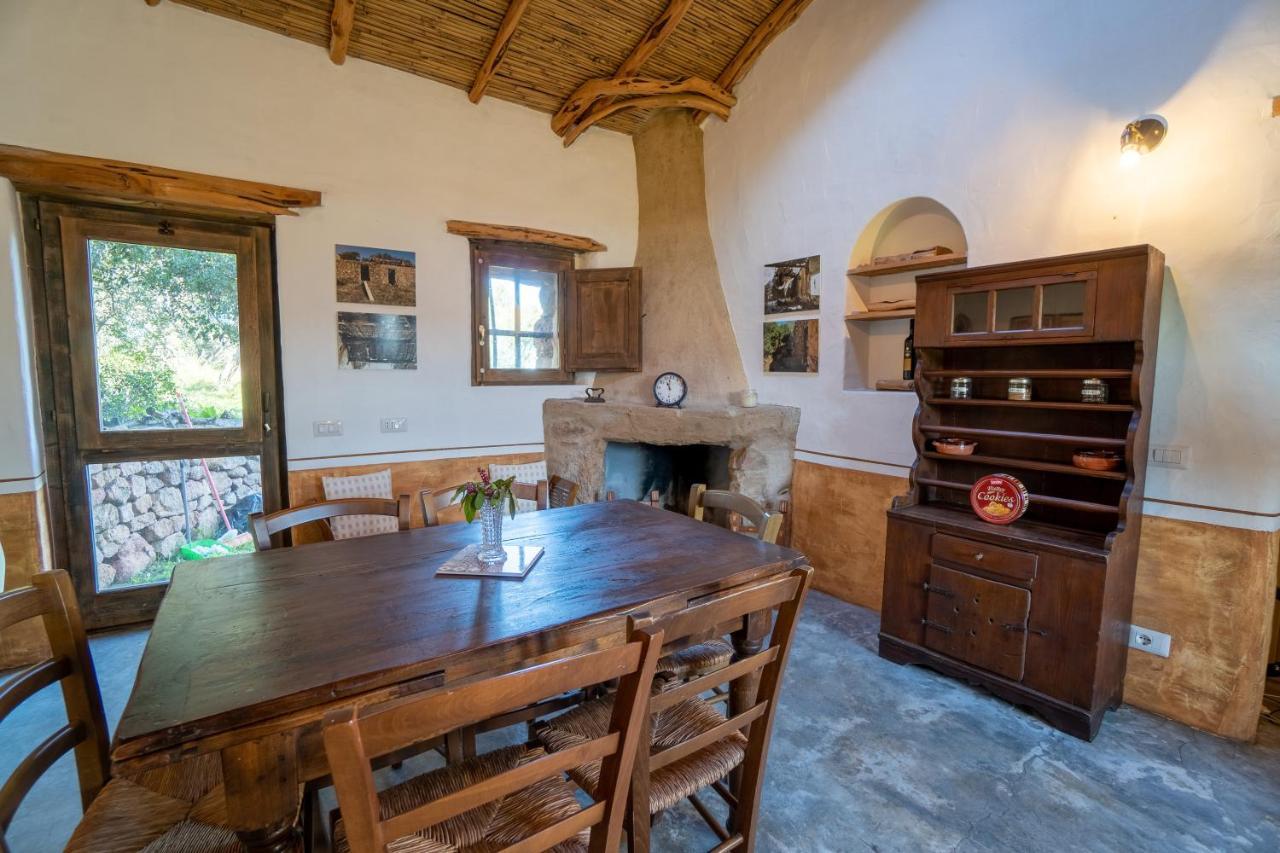Le Case Di Mara - Appartamenti Tipici "Stazzo Giovannareddu" Porto San Paolo  Exteriör bild